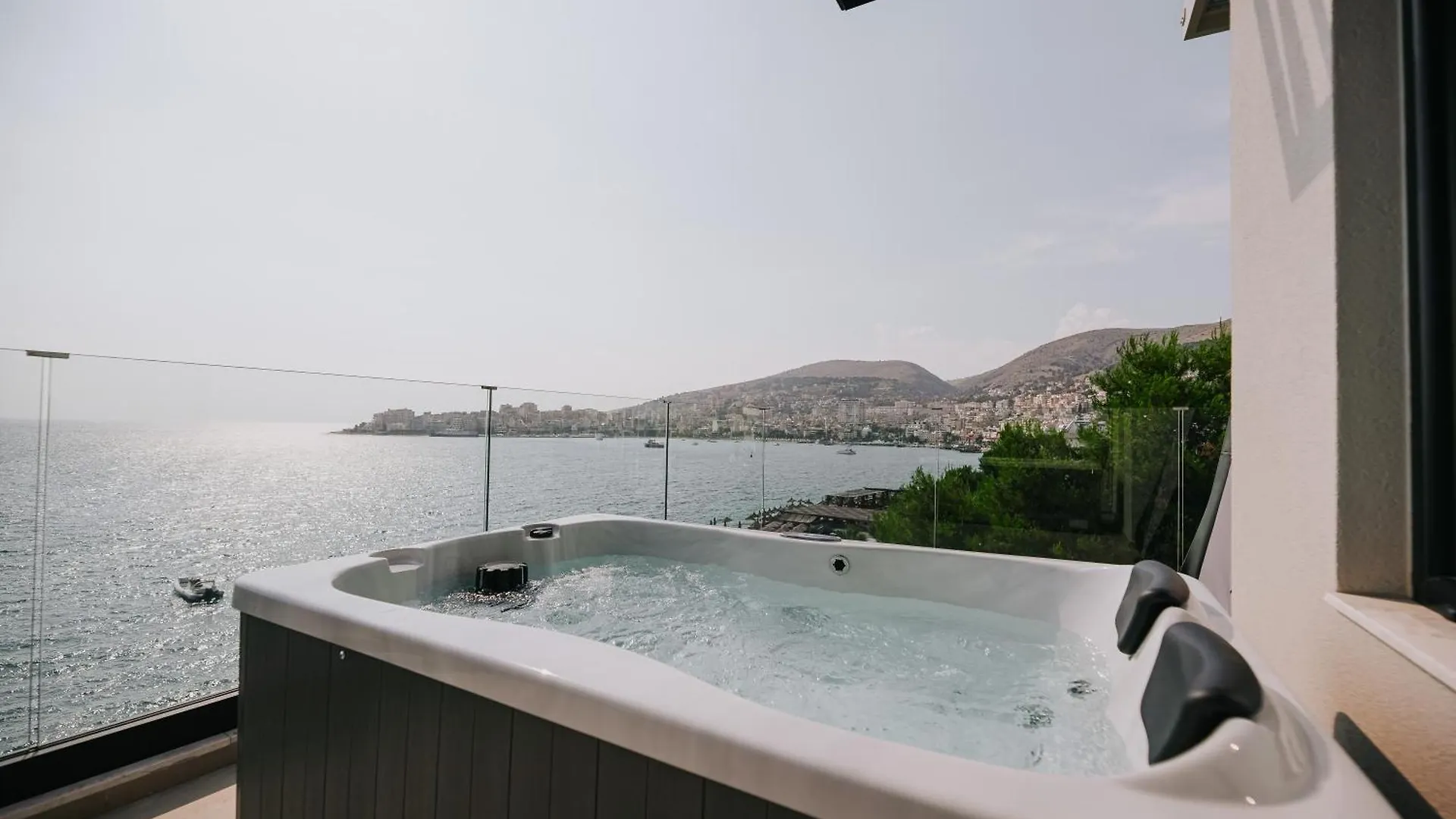 Hotel Jaroal Sarandë アルバニア