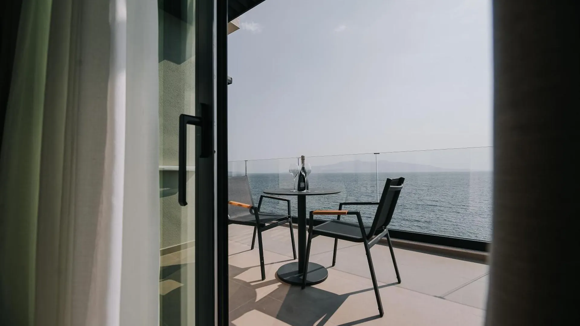 Hotel Jaroal Sarandë 4*,  アルバニア
