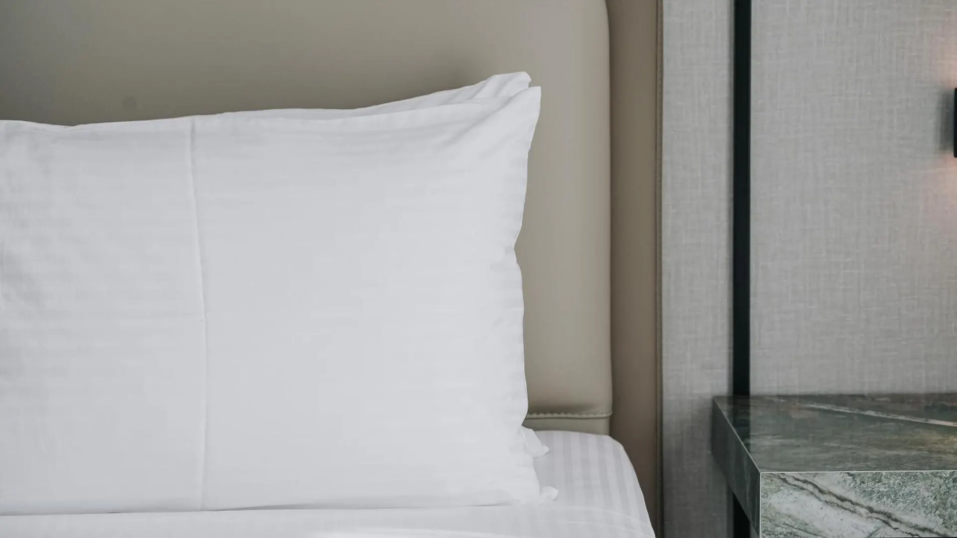 Hotel Jaroal Sarandë アルバニア