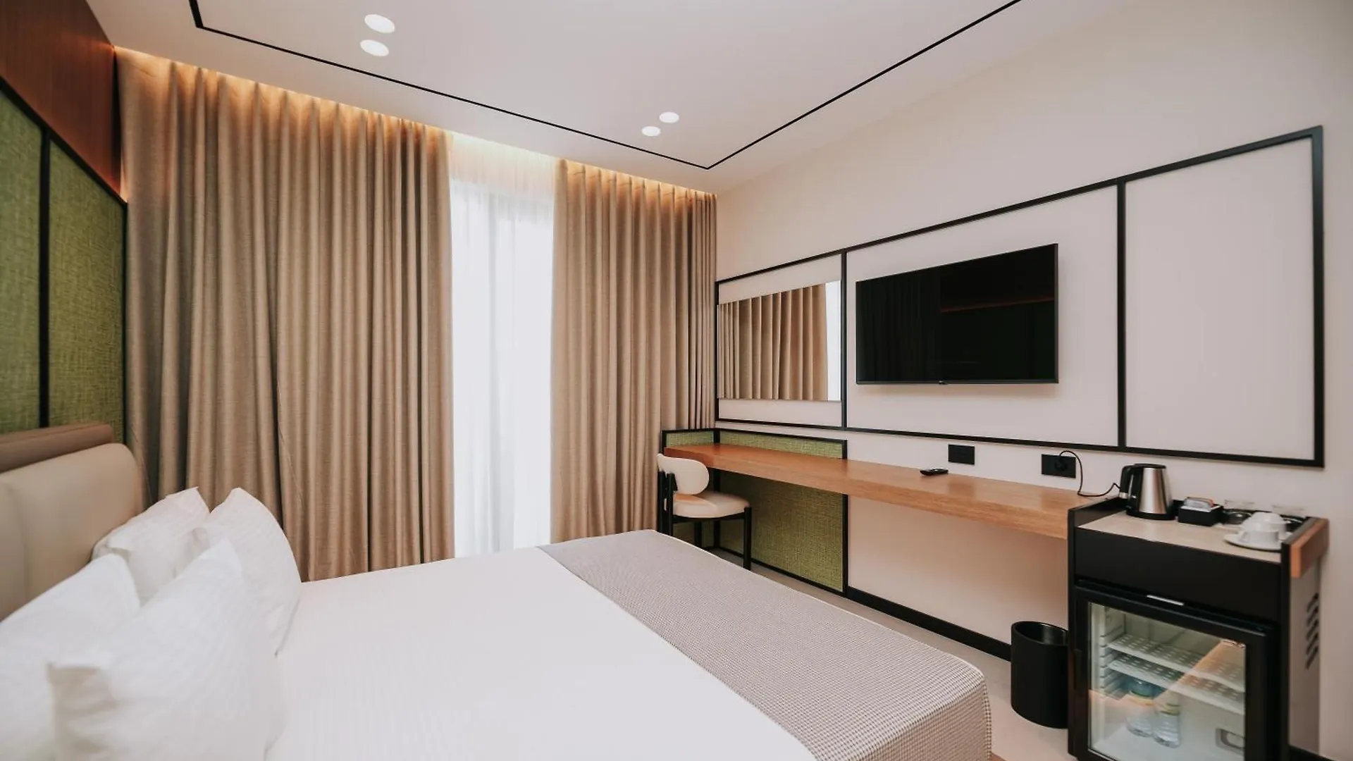 Hotel Jaroal Sarandë 4*,